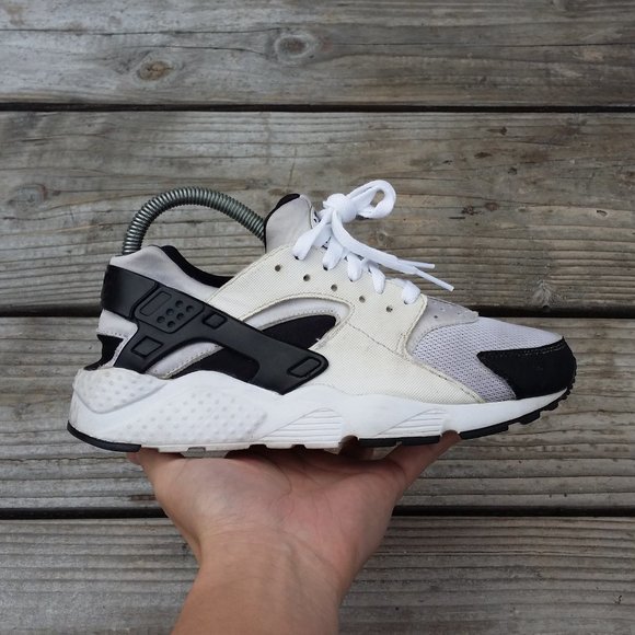 Nike Shoes - Women Size 7.5 Nike Huarache Run Running Sneakers
